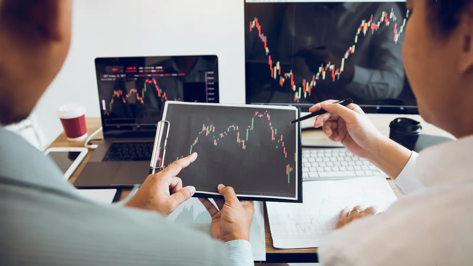 GIFT Nifty Open Steady; Global Rally, FII Inflows, Oil Moves, and India–US Trade Talks Back in Focus