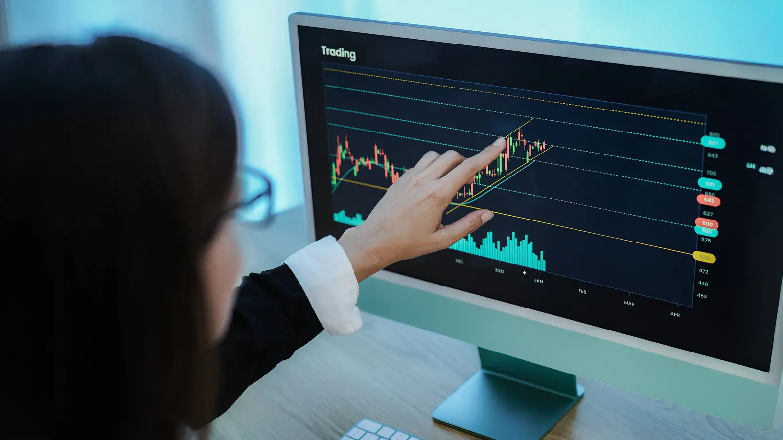 Osia Hyper Retail Rises Nearly 5% Ahead of Fundraising Board Meet