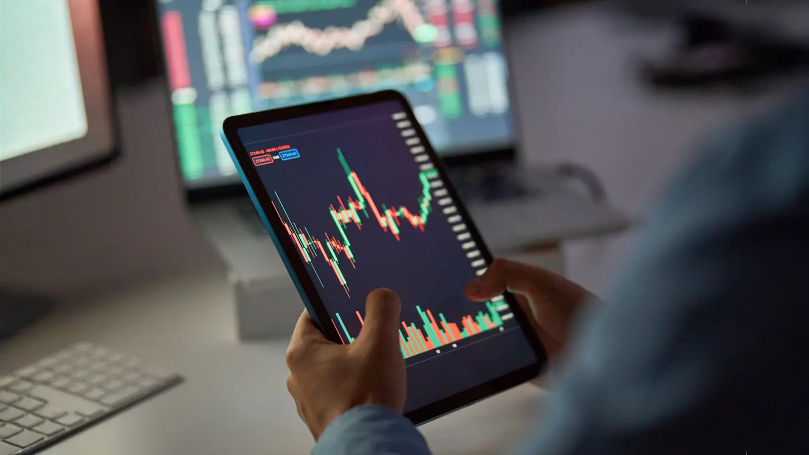 Amazon Shares Surge 14% as AWS Revenue Beats Estimates, Ad Sales Up 24%