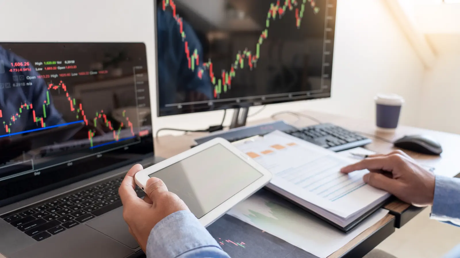 Delphi World Money Continues Slide, Drops More Than 15% in Two Sessions Following Rights Issue Announcement