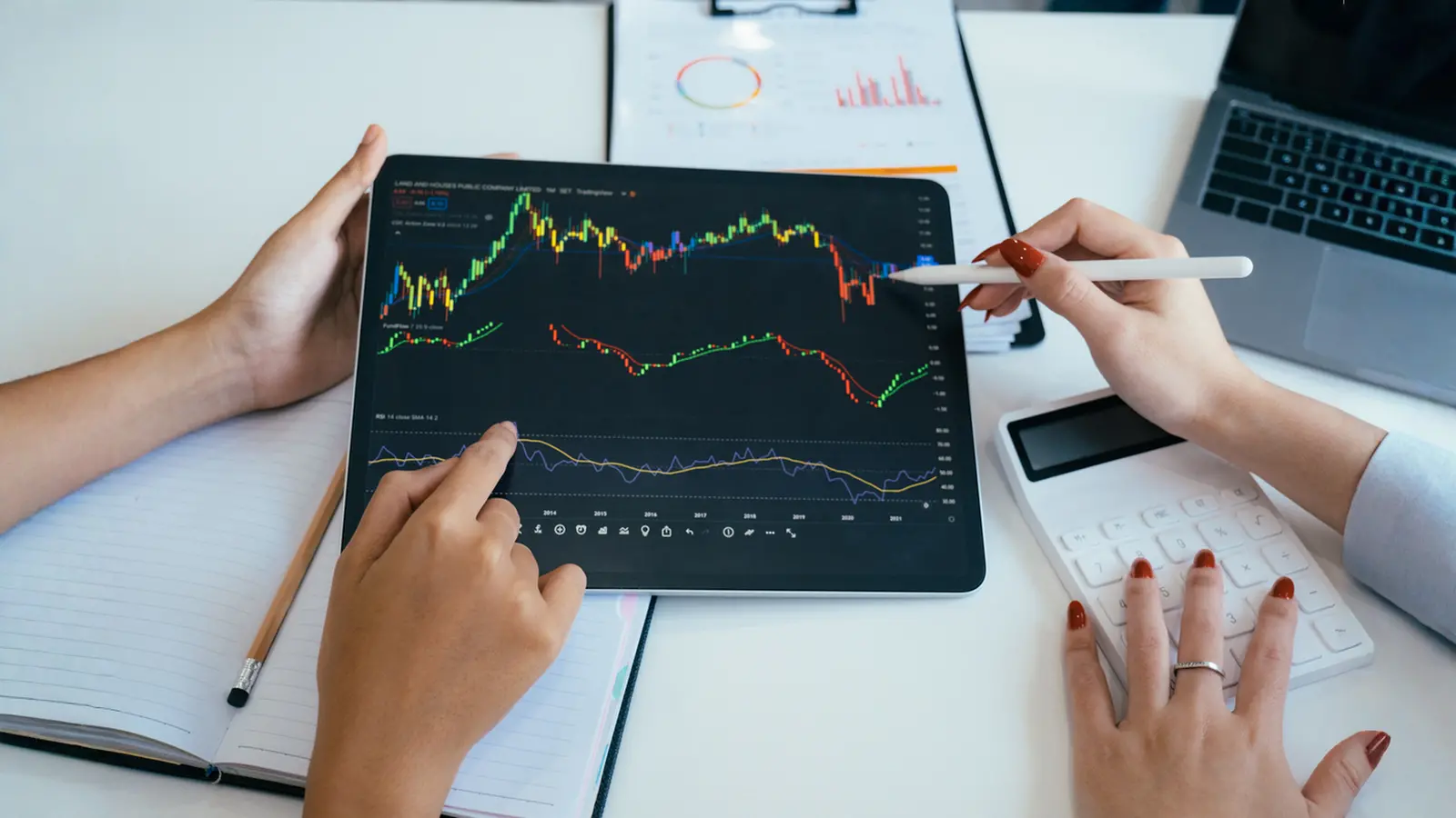 GIFT Nifty Signals Steady Start as FIIs Turn Net Buyers; Global Markets Mixed