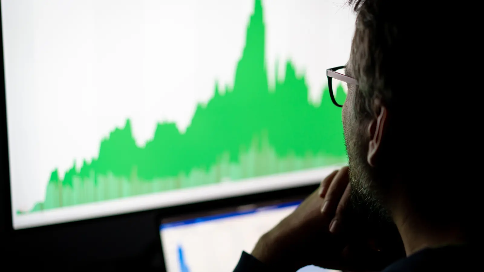 Integra Essentia Q2 Profit Surges 286% YoY to ₹1.09 Crore on Cost Cutting; Stocks Advance 10%