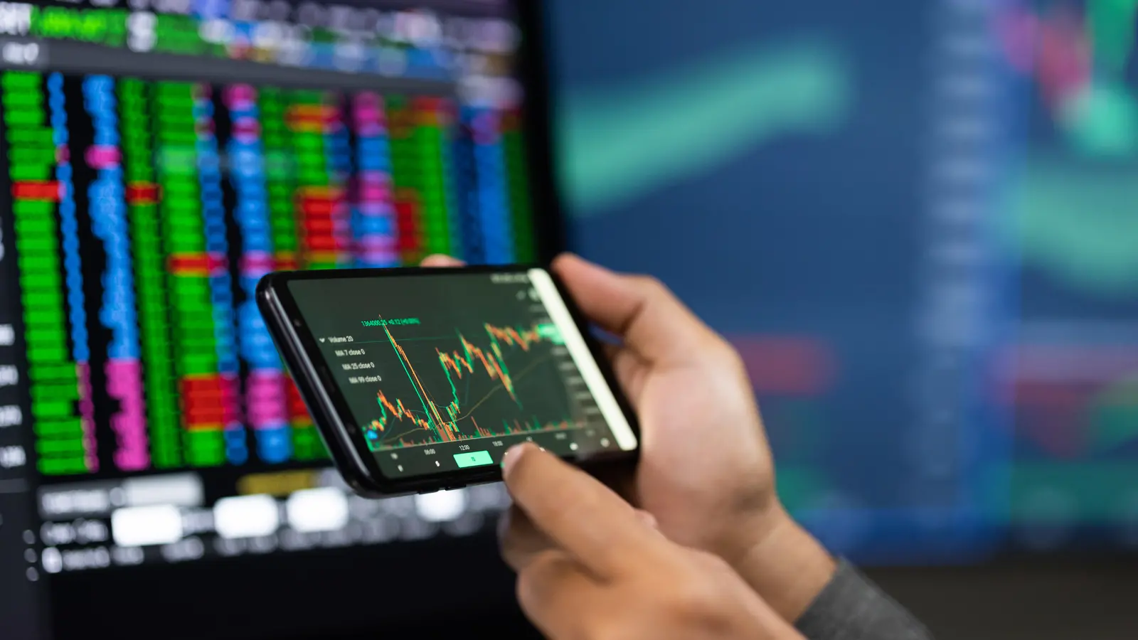 Ixigo Shares Gain 4% Ahead of Board Meeting over Fundraising Proposal