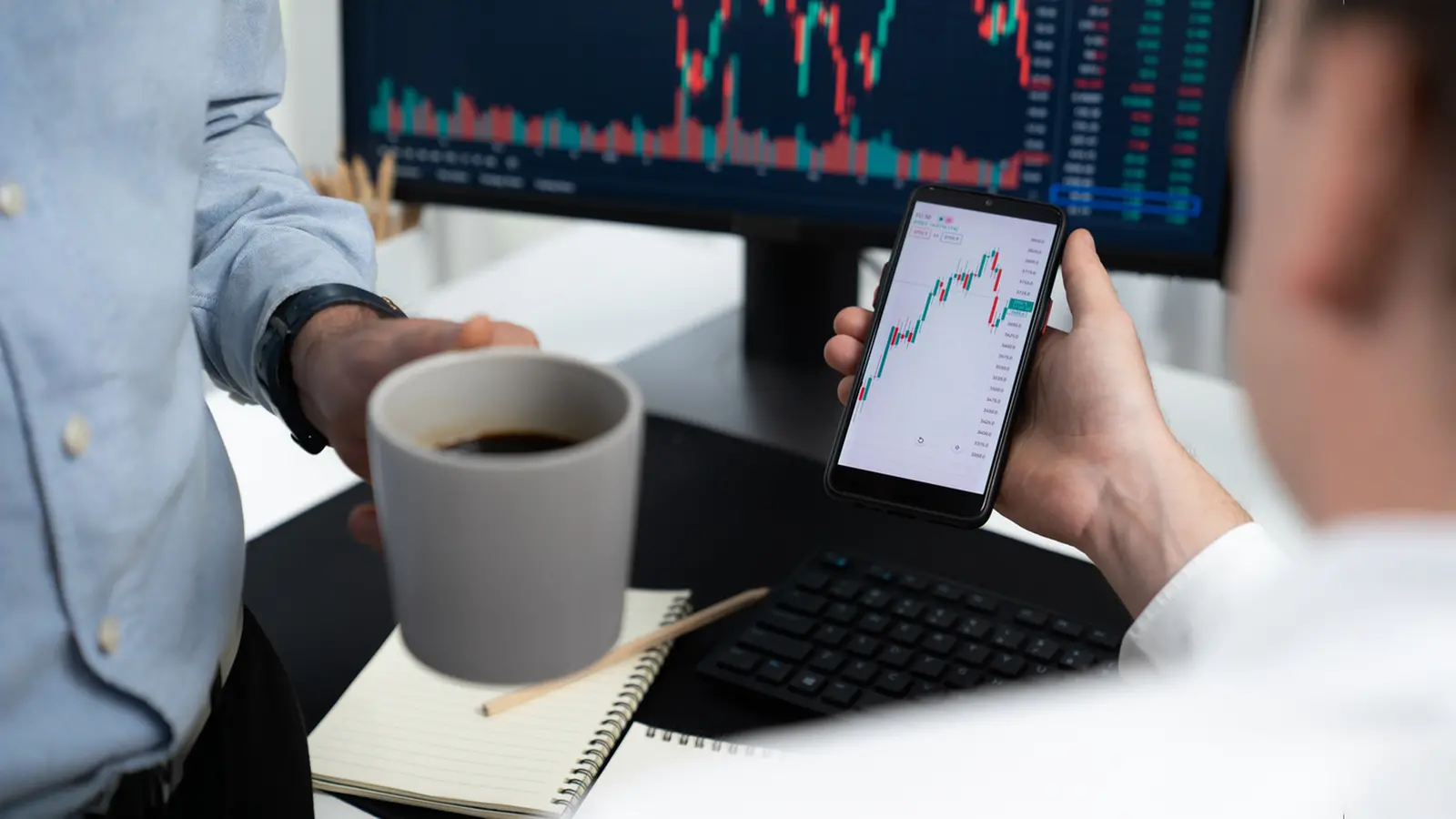 LG Electronics India IPO Lists at ₹1,710.10, Soars 50% Above Issue Price on Strong Debut