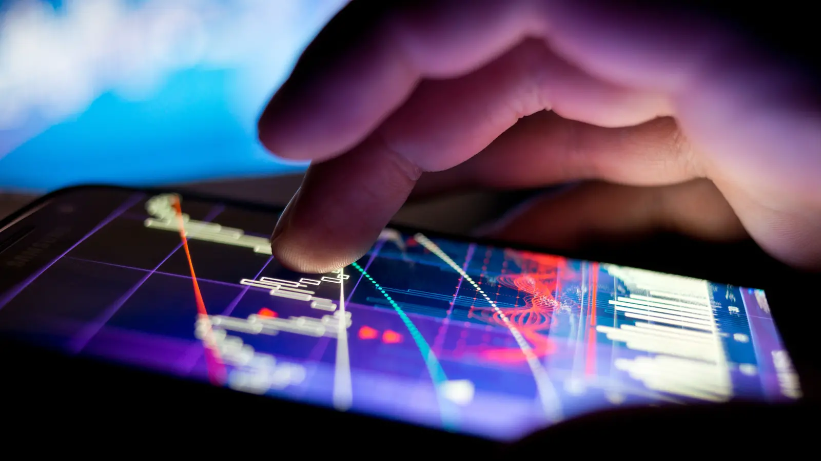 Le Travenues Technology Shares Plunge Nearly 17% After Q2 Loss Despite 36.9% Revenue Growth