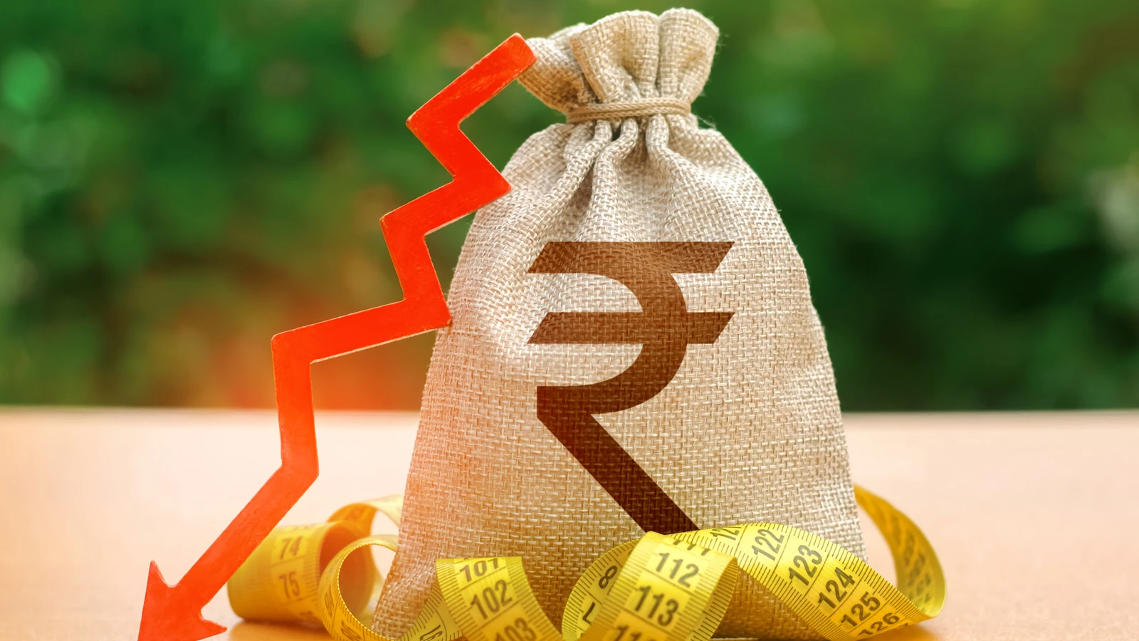 Rupee Dips 12 Paise to 87.95 vs US Dollar as Crude Prices Strengthen