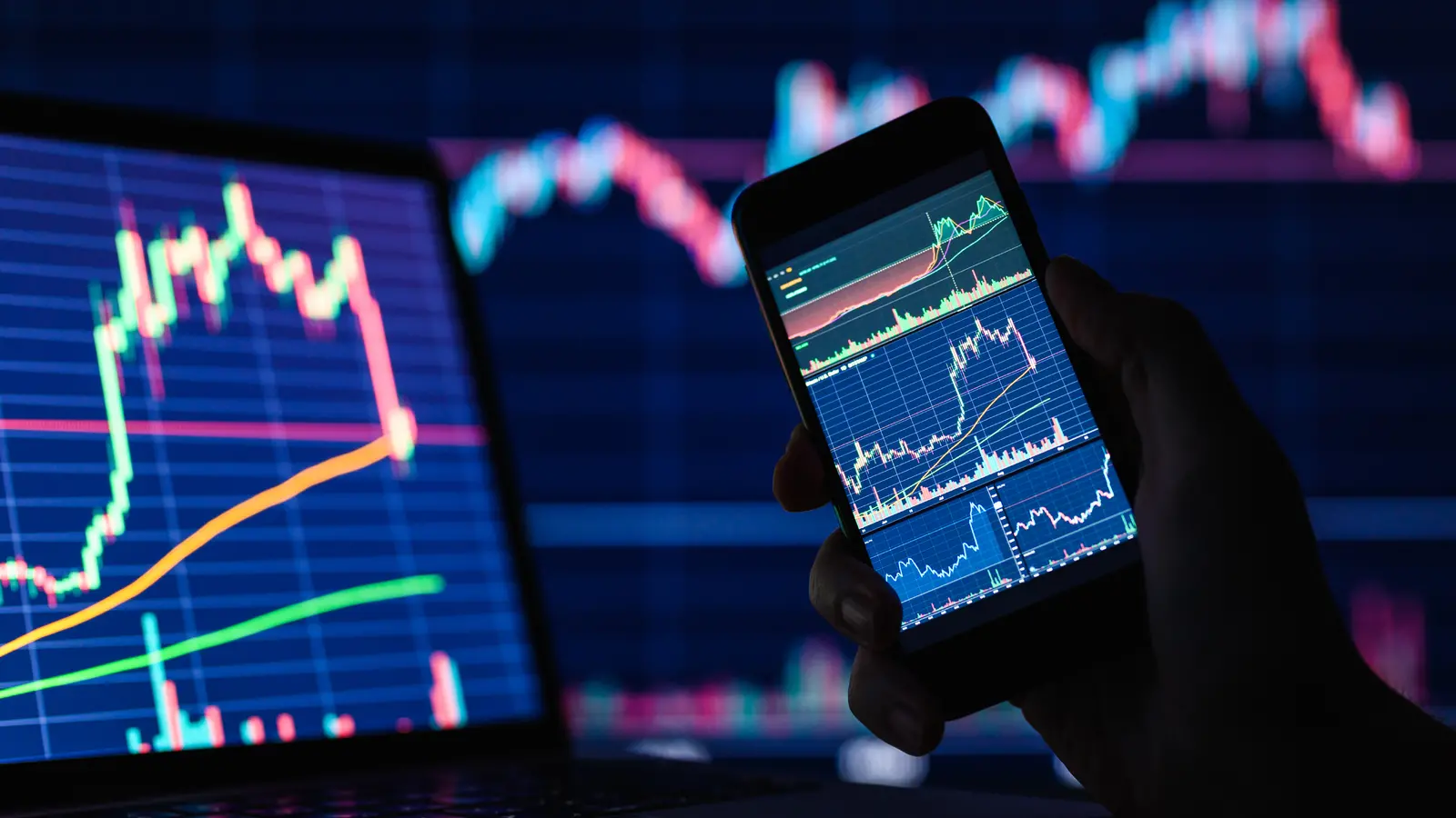 Saatvik Green Energy Stocks Gain Following Winning ₹689-Crore Solar Module Orders