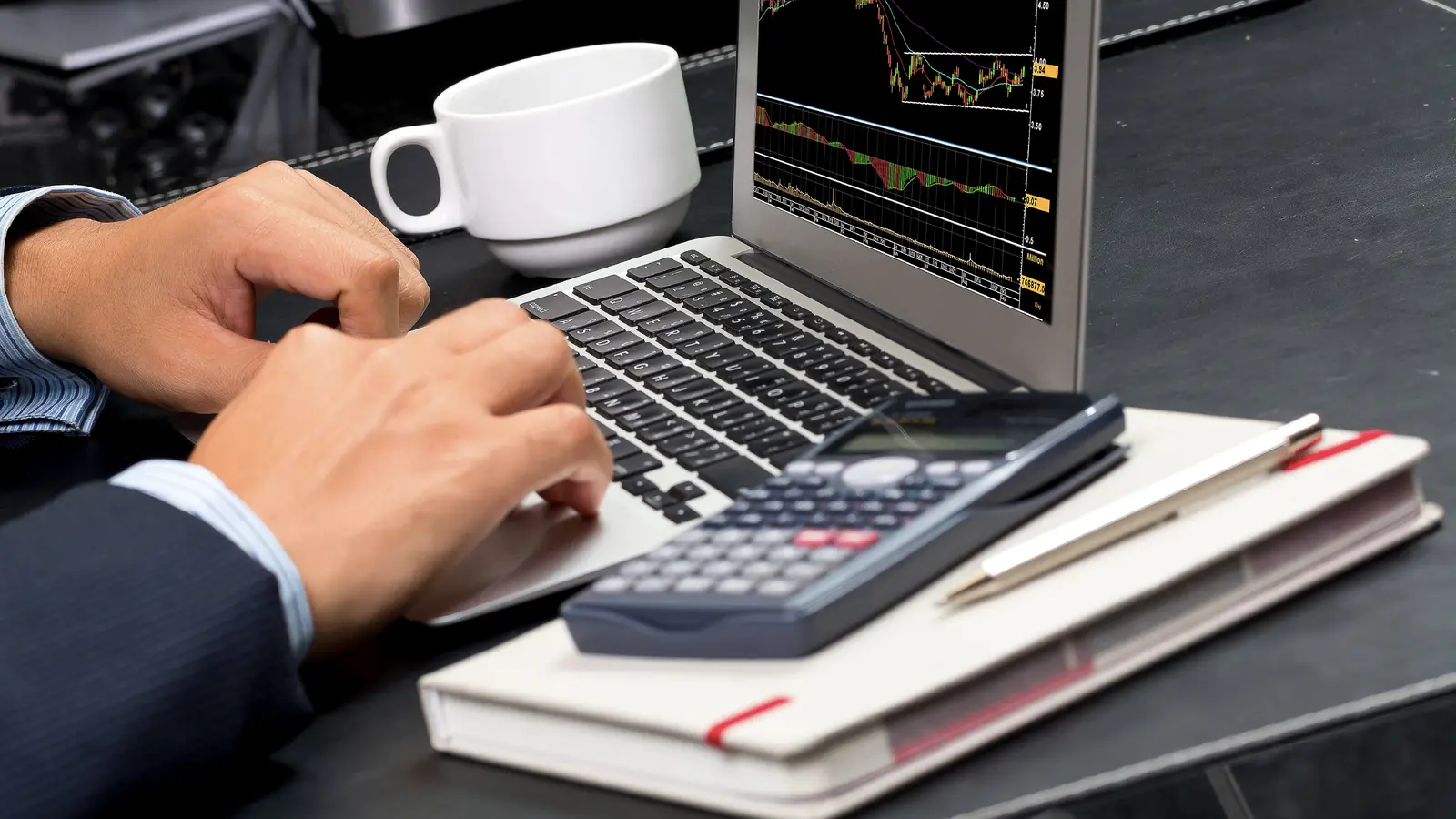 BEML Shares Price Fall Over 6% After Q2FY26 Profit Declines and Order Book Stagnates