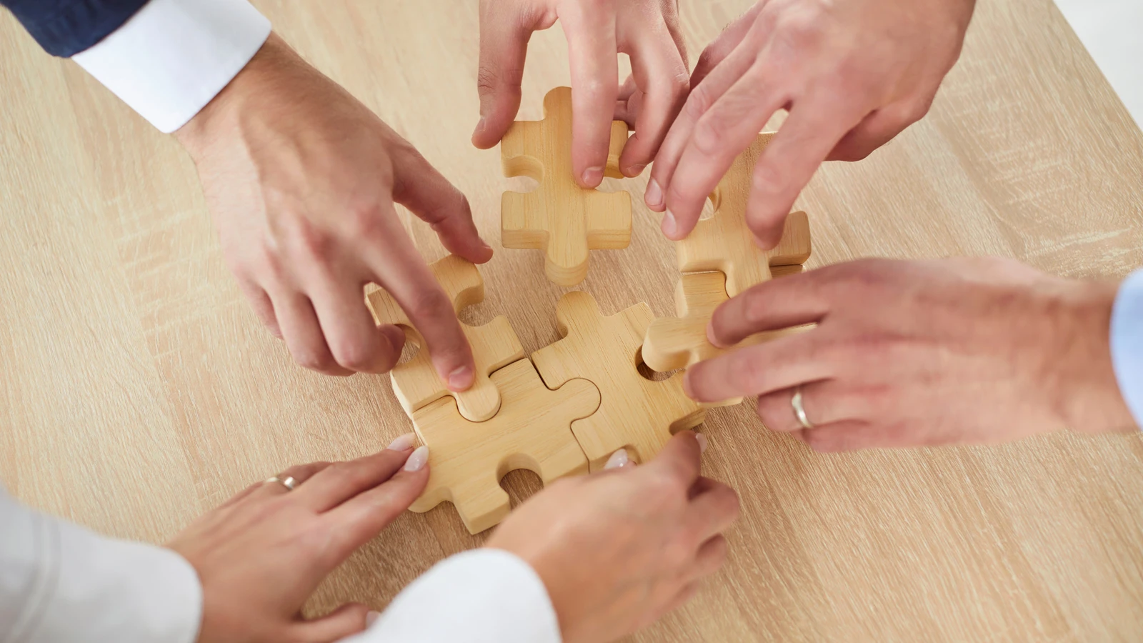 CAMS Sets December 5 as Record Date for 1:5 Stock Split