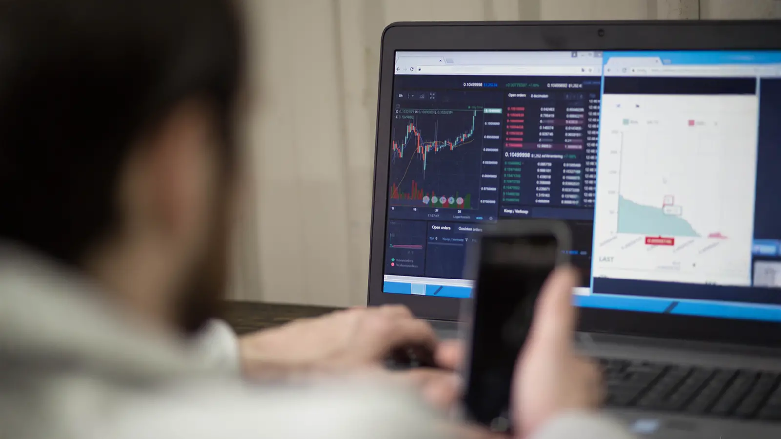 CAMS Shares Gain Nearly 1% As Investors React to Stock Split Record Date