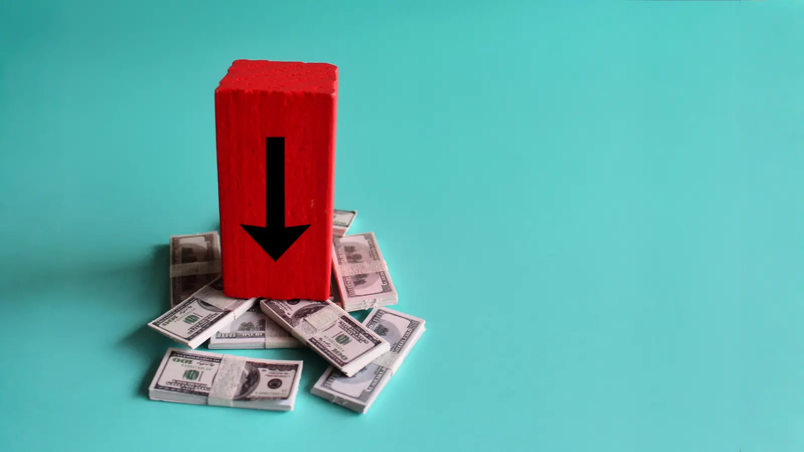 FIIs Pull Out ₹80,000 Crore From Top Bluechip Stocks As Domestic Funds Tighten Their Grip