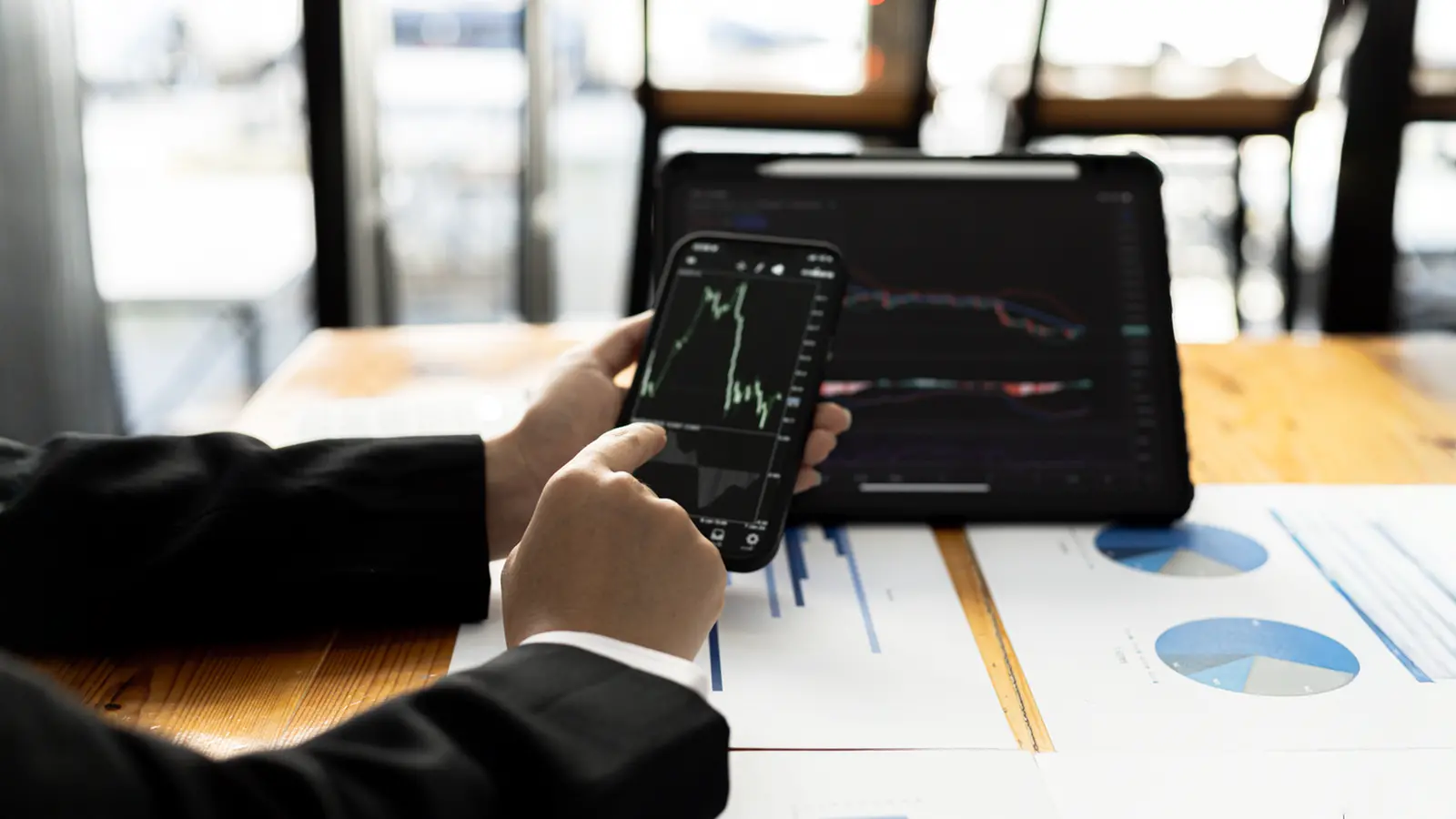 Godfrey Phillips India Share Price Falls 3.60% After Q2FY26 Revenue Falls 5.2% to ₹1,289 Crore