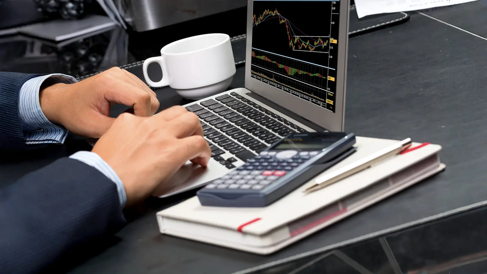 HUDCO Shares Price Dip 1.26% Despite Strong H1FY26 Loan Growth and Revenue