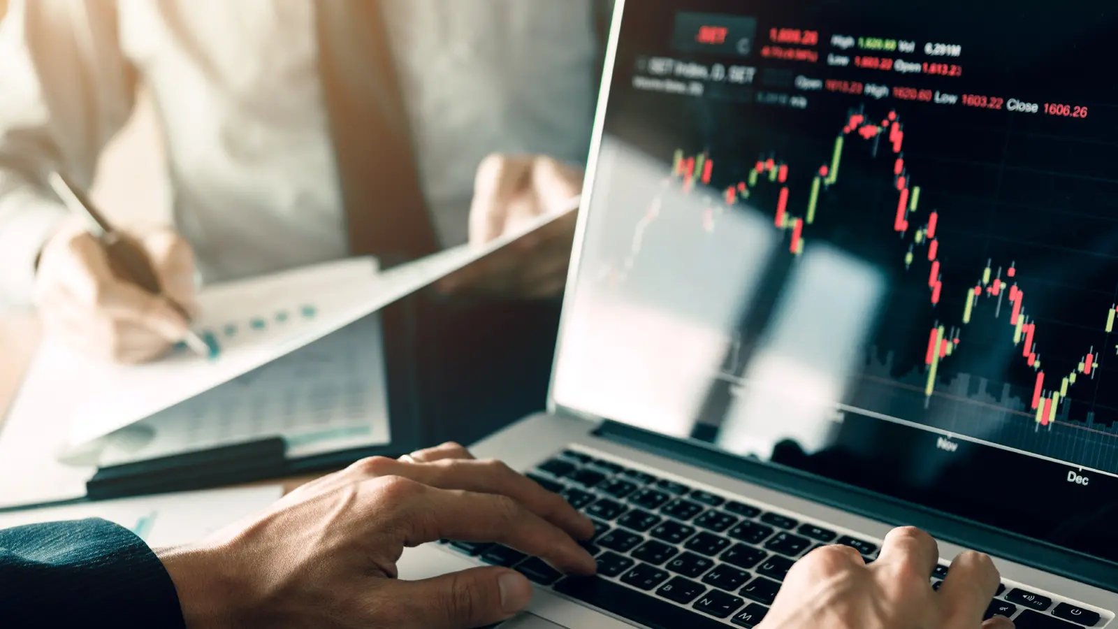 Hindalco‍‌‍‍‌‍‌‍‍‌ Shares Price Down 5% as Novelis Q2 FY26 Profit Drops on Tariff Impact and Fire Disruption