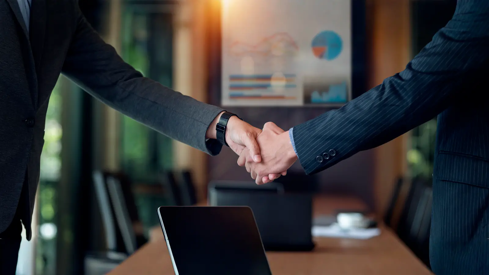 Mahindra & Mahindra, Manulife Sign 50:50 JV Pact to Enter India’s Life Insurance Market