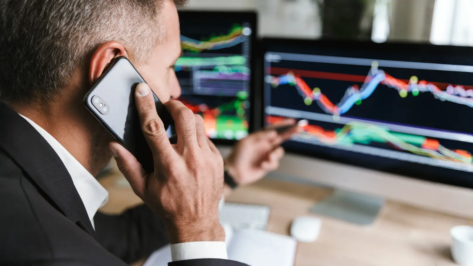 Reliance, HDFC Bank, Apollo Hospitals and Ester Industries Witness Early Block Deals Activity Worth More Than ₹140 Crores